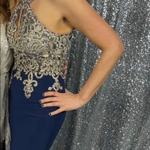 Formal dress - Picture 2 of 2
